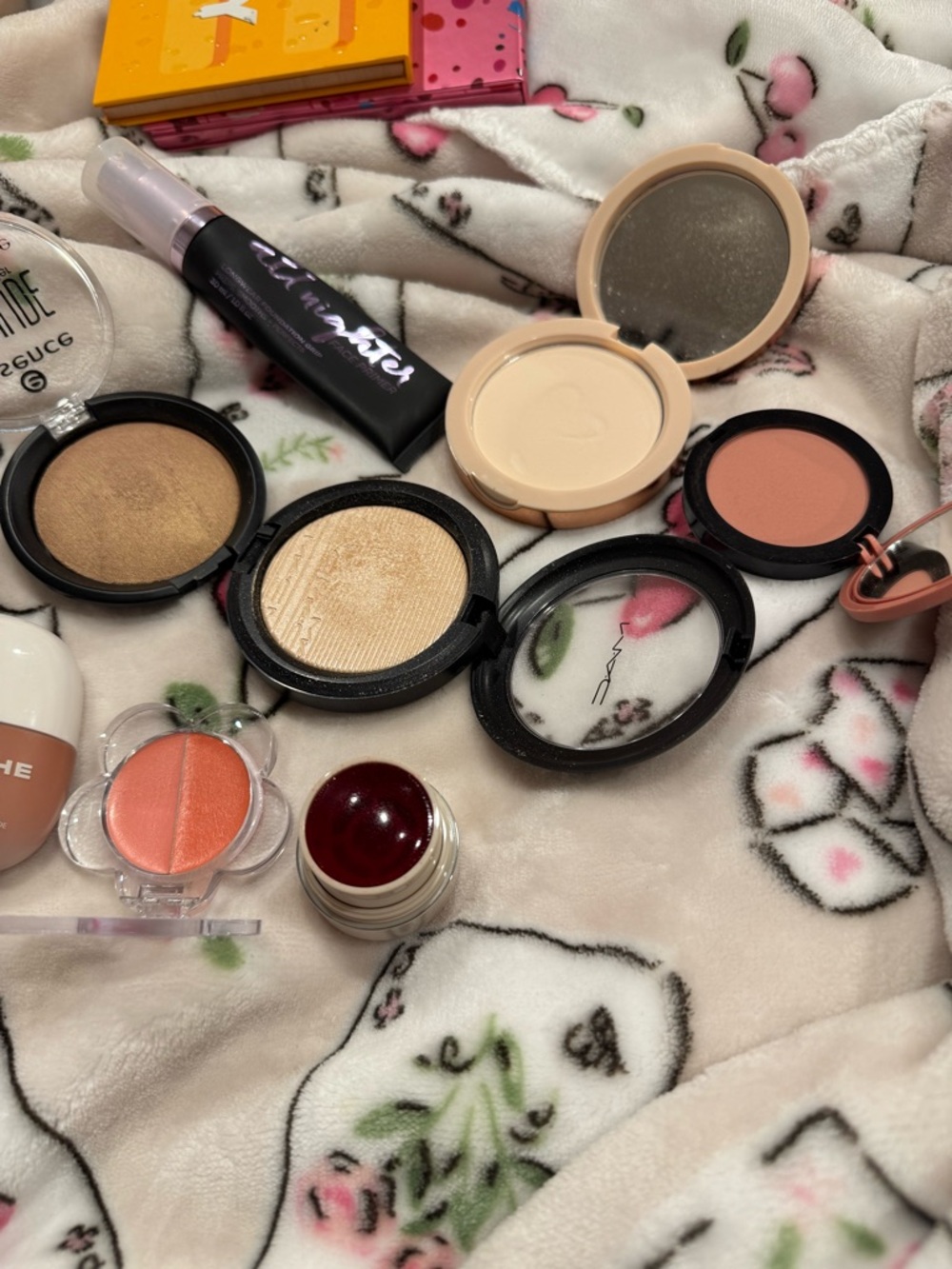 Assorted Makeup Bundle - Picture 3 of 3